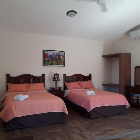 Casa Victoria Hotel Сиуатанехо Екстериор снимка